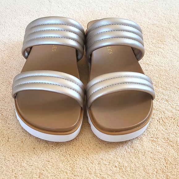 AEROSOLES Gold Puffer Strap Kinnelon Sandal - Picture 5 of 8